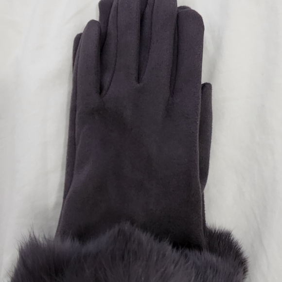 Gloves - Picture 5 of 12